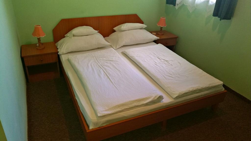 Bed and Breakfast Fuezi Panzio Šoproň Exteriér fotografie